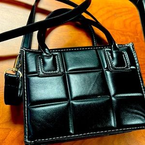 Fashionable , Plain black